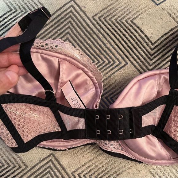Victoria’s Secret Bra - Picture 5 of 8